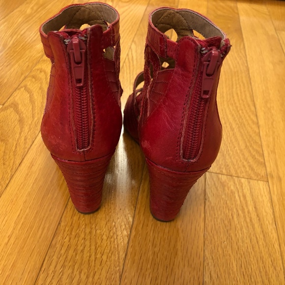 Red open toe sandal - Picture 3 of 6